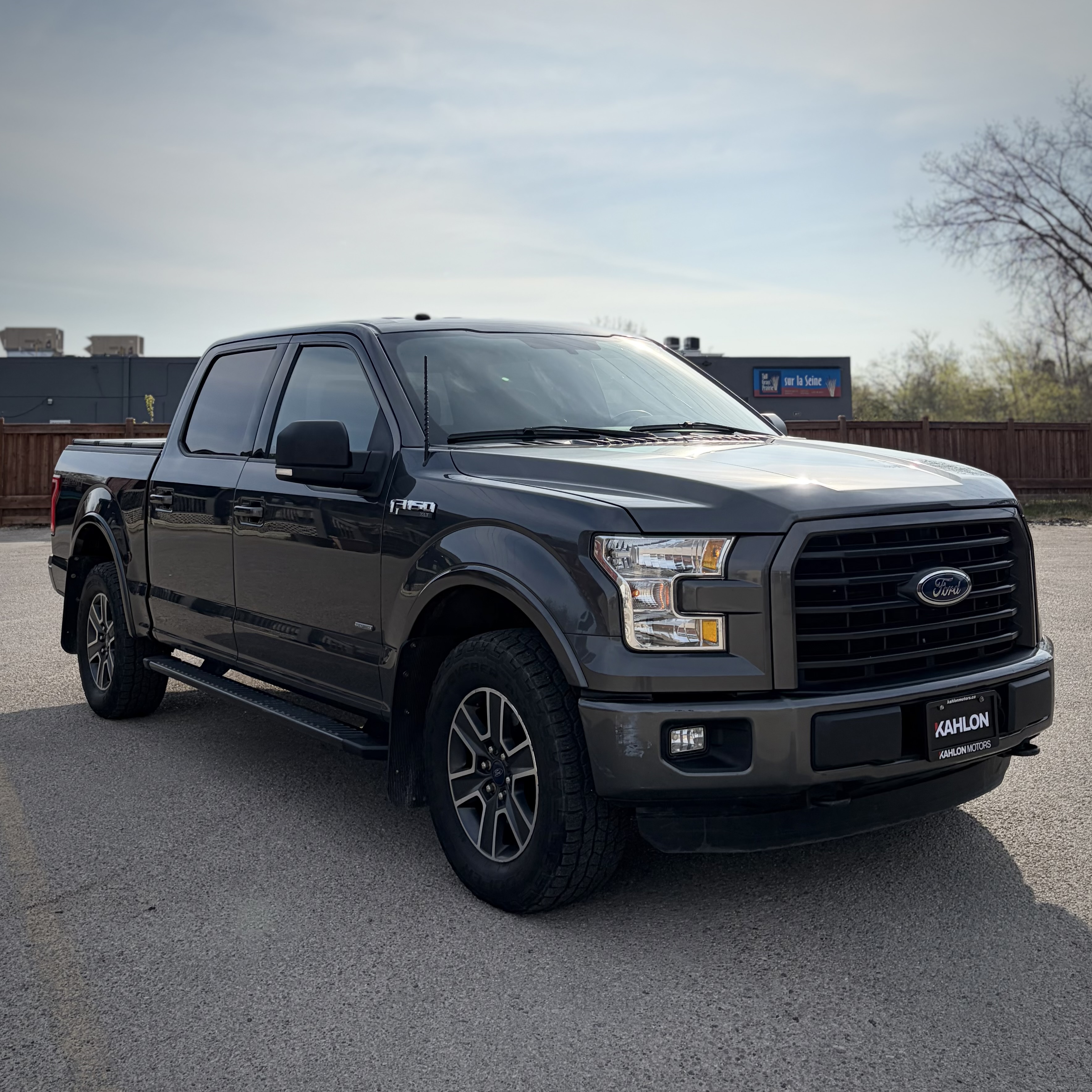 2016 FORD F-150 XLT | SPORT | LOW KMS — photo 2
