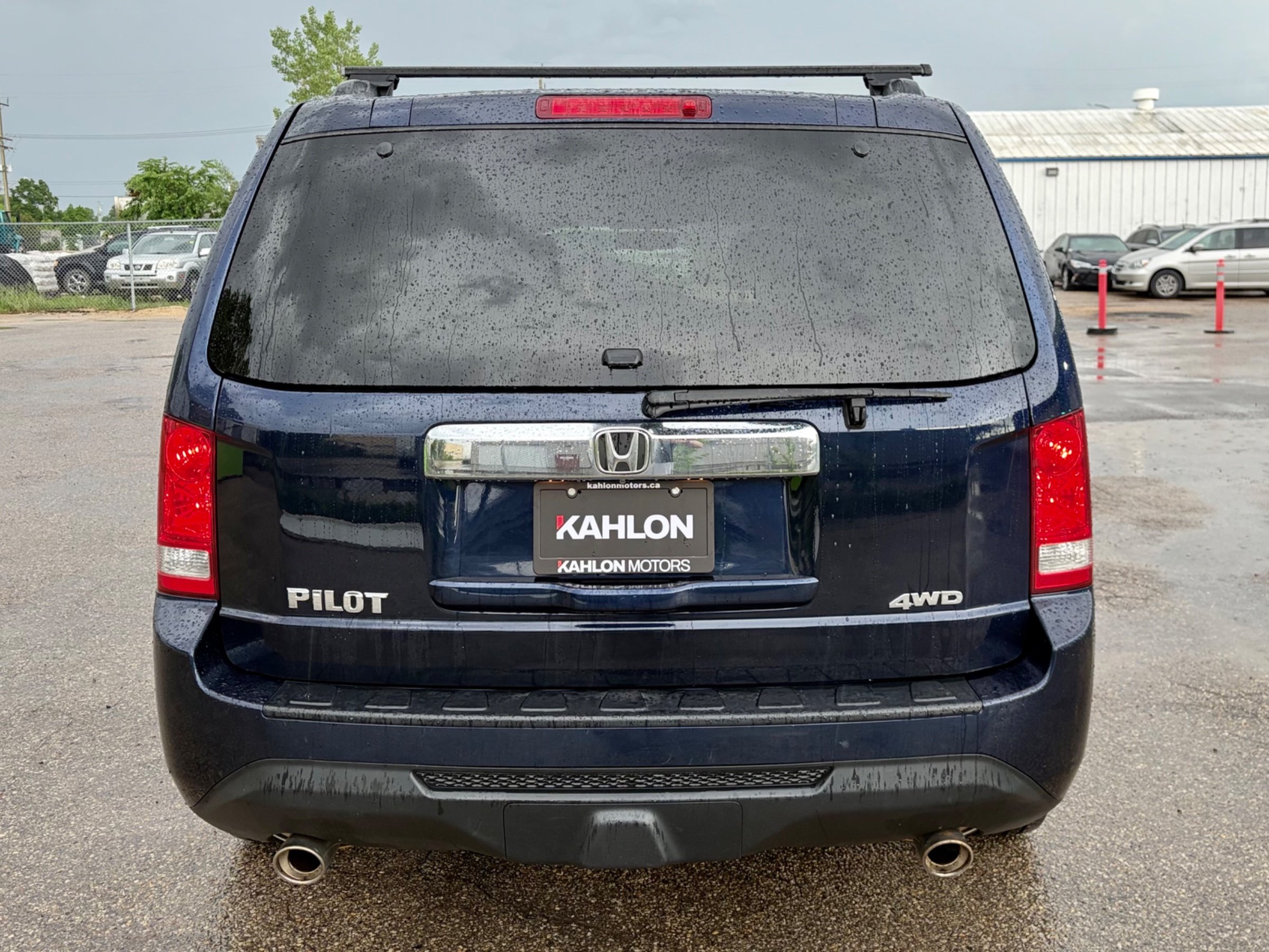 2015 HONDA PILOT EX-L  AWD | Rear Entertainment | One Owner | No Accidents | 2 Sets of Tires — photo 3
