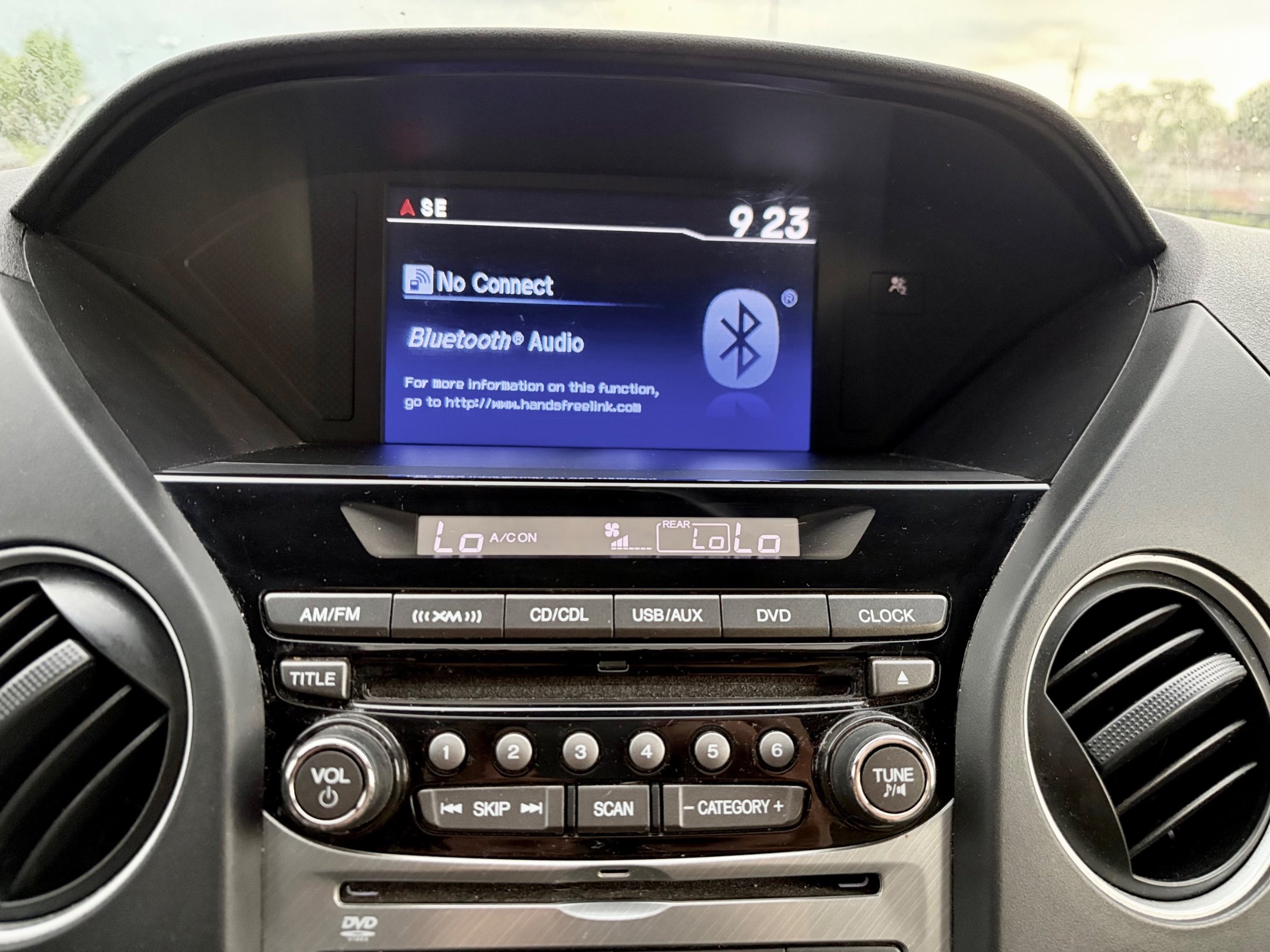 2015 HONDA PILOT EX-L  AWD | Rear Entertainment | One Owner | No Accidents | 2 Sets of Tires — photo 17