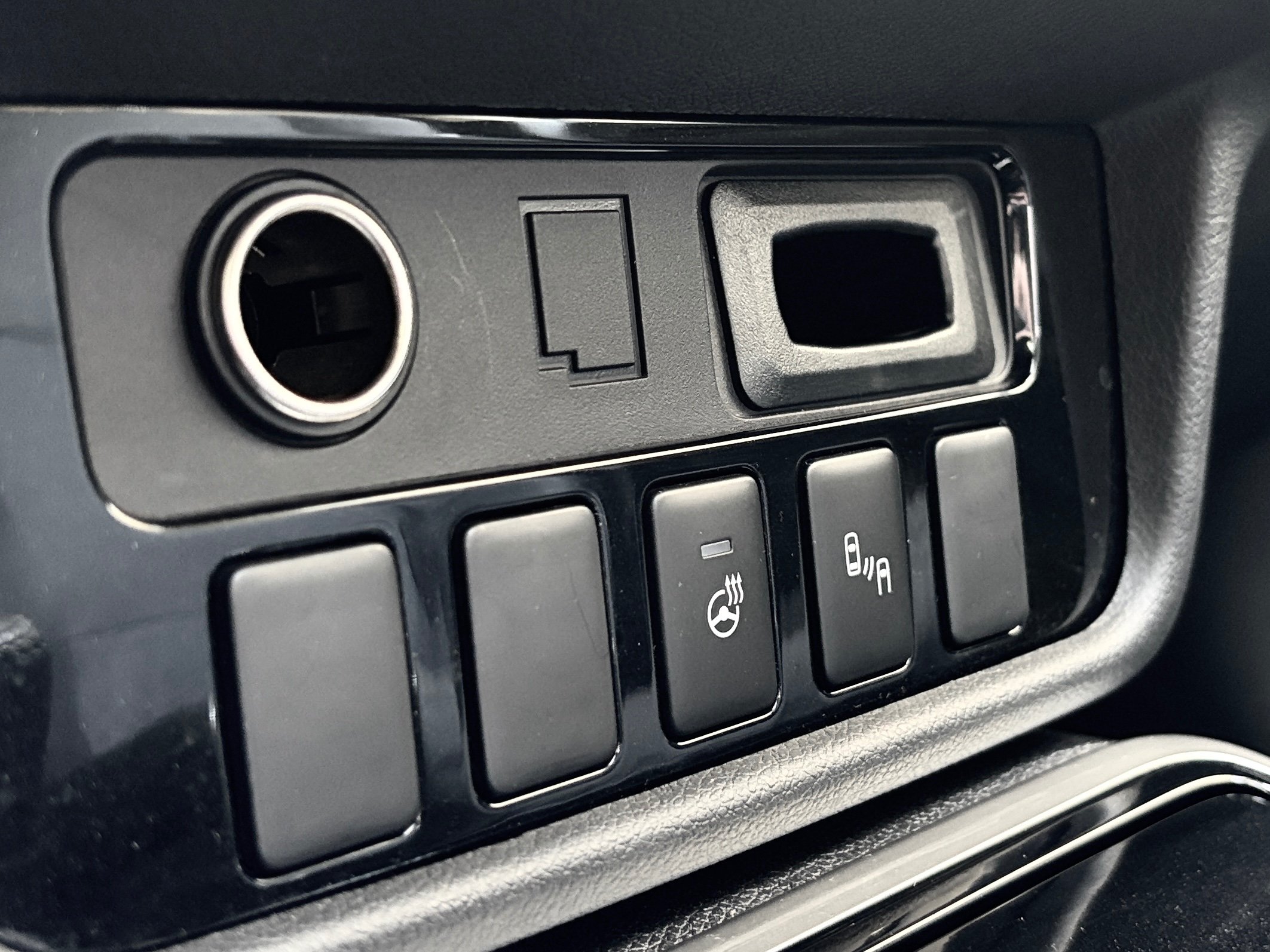 2018 MITSUBISHI OUTLANDER SEL | 7 SEATS | ONE-OWNER | WELL SERVICED — photo 19