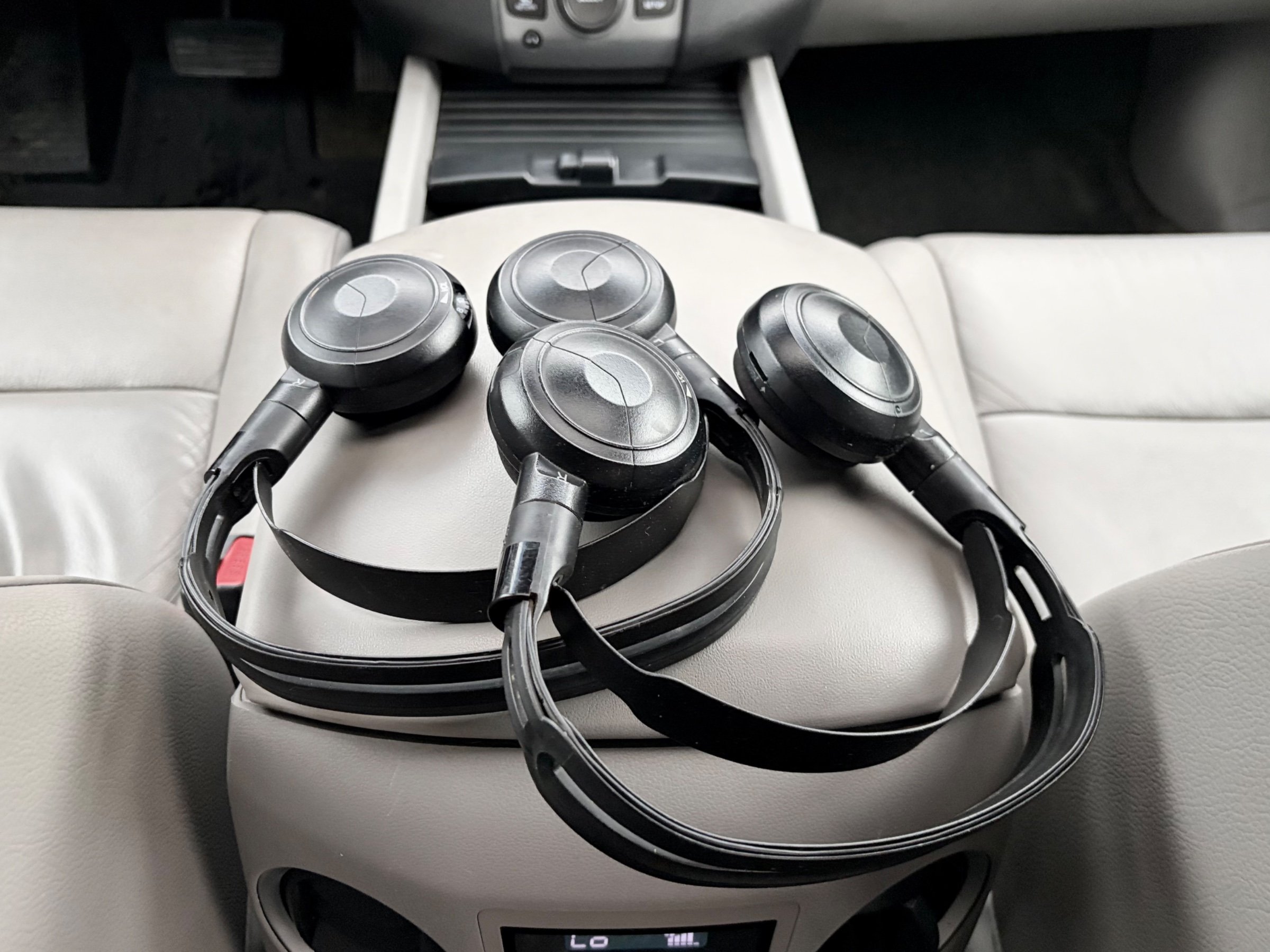 2015 HONDA PILOT EX-L  AWD | Rear Entertainment | One Owner | No Accidents | 2 Sets of Tires — photo 21