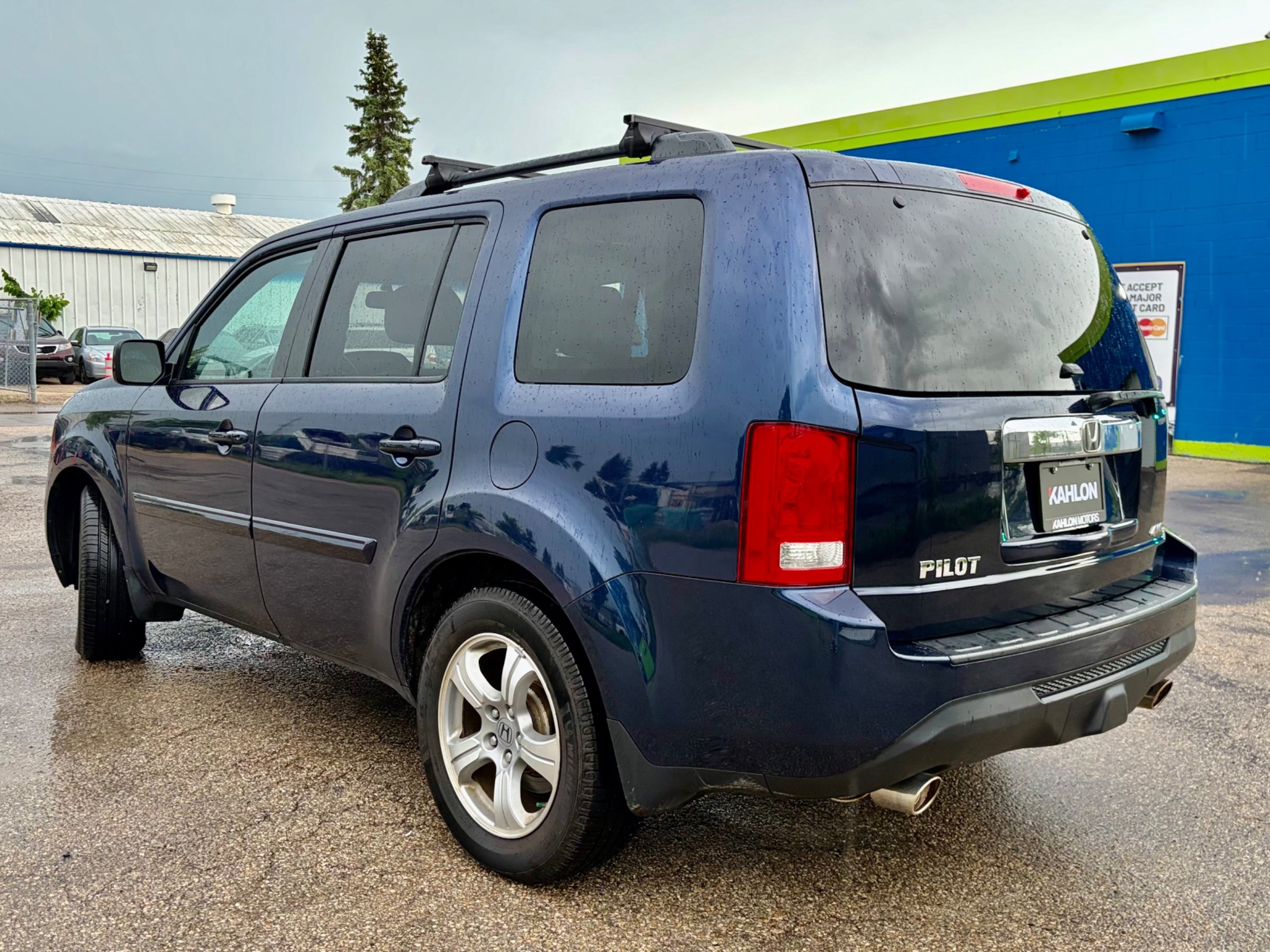 2015 HONDA PILOT EX-L  AWD | Rear Entertainment | One Owner | No Accidents | 2 Sets of Tires — photo 2