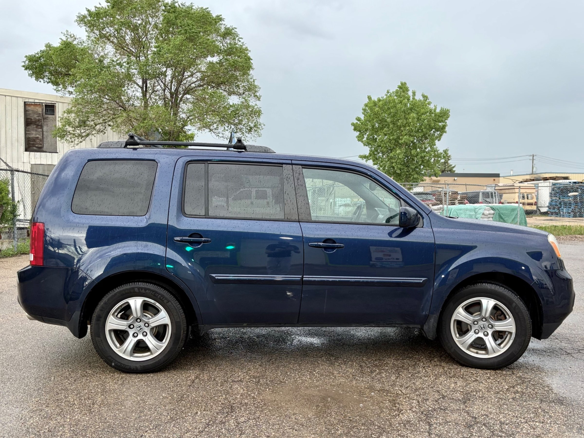 2015 HONDA PILOT EX-L  AWD | Rear Entertainment | One Owner | No Accidents | 2 Sets of Tires — photo 6
