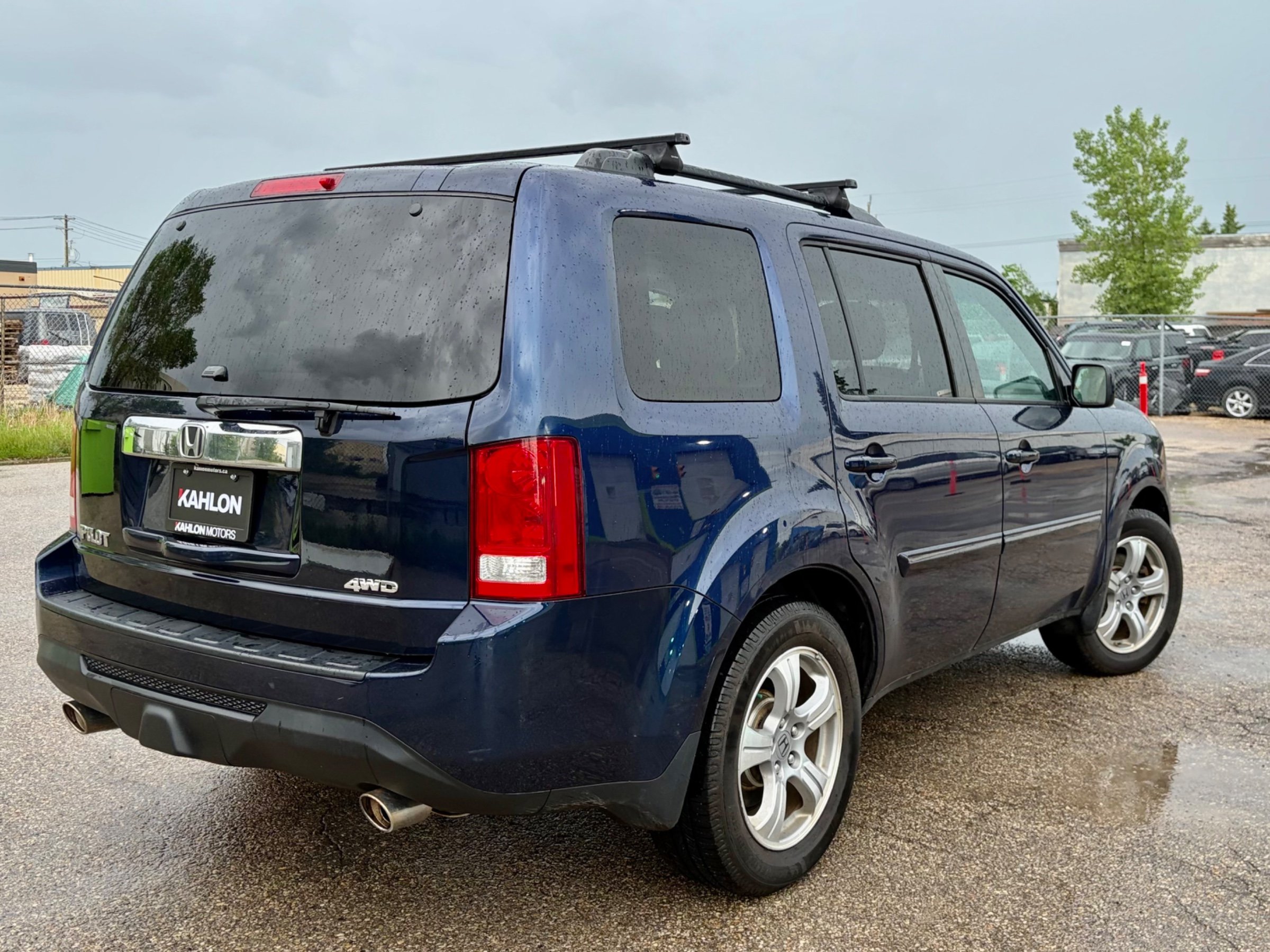 2015 HONDA PILOT EX-L  AWD | Rear Entertainment | One Owner | No Accidents | 2 Sets of Tires — photo 4