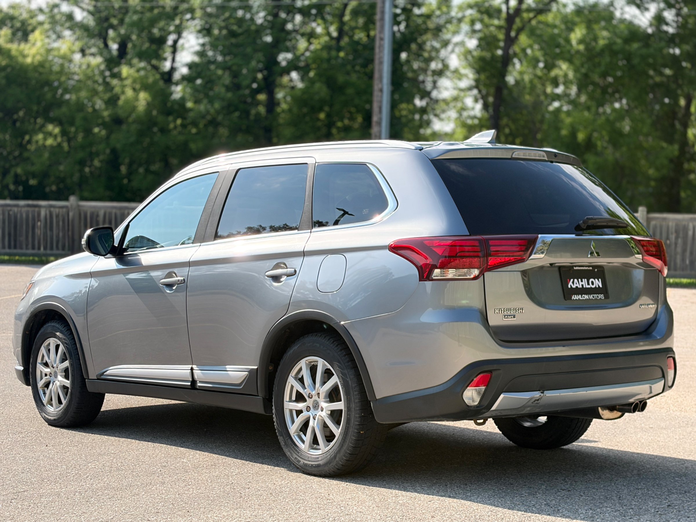 2018 MITSUBISHI OUTLANDER SEL | 7 SEATS | ONE-OWNER | WELL SERVICED — photo 3