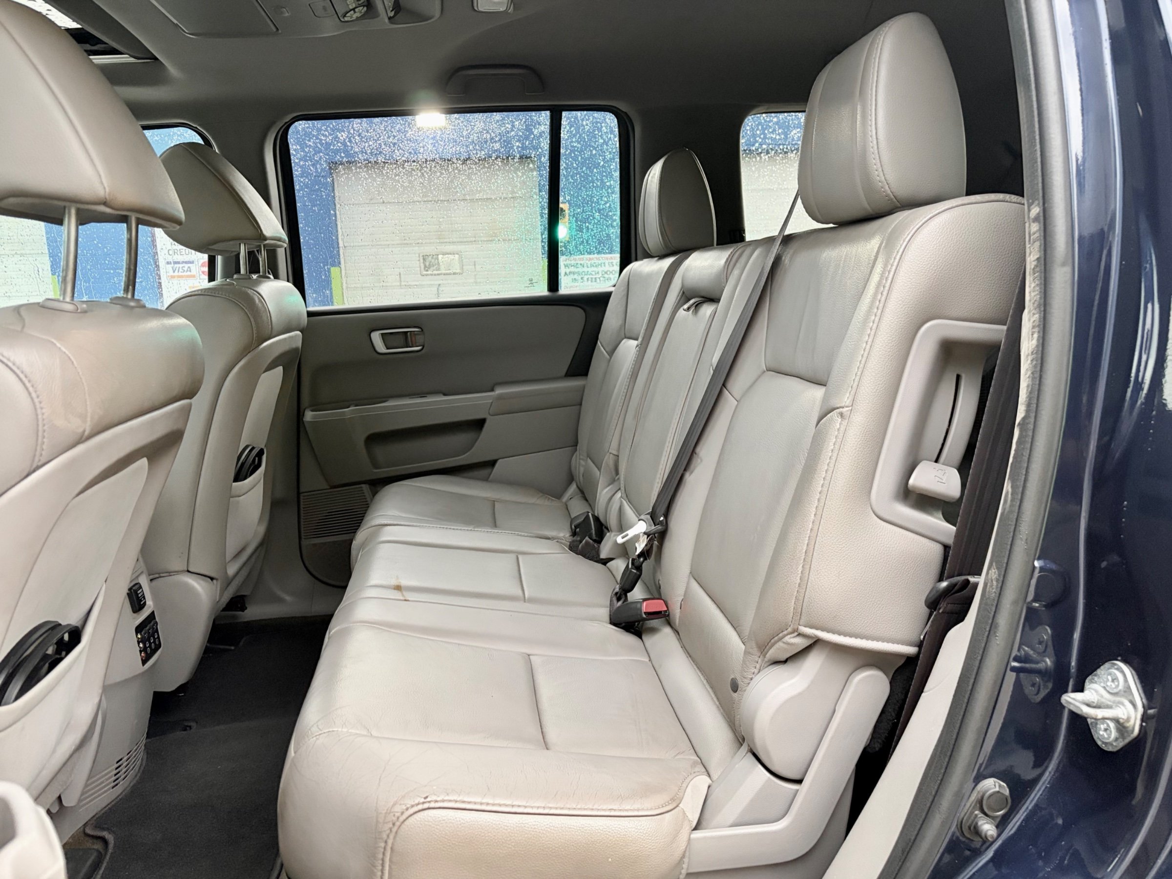 2015 HONDA PILOT EX-L  AWD | Rear Entertainment | One Owner | No Accidents | 2 Sets of Tires — photo 11